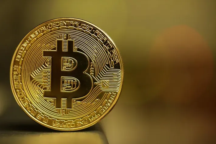 Bitcoin Slump Erases Billions, Shaking Institutional Confidence