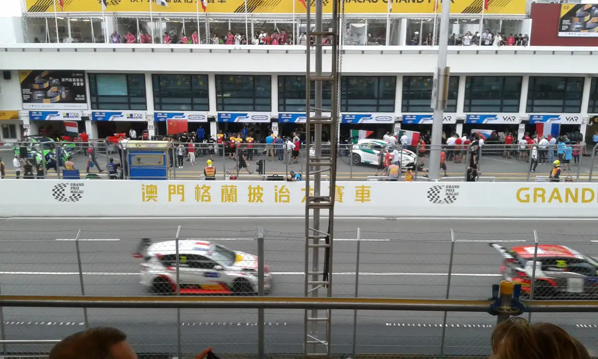 Macau casinos repeat a MOP 100 million Grand Prix cheque