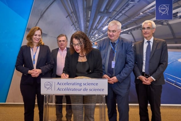 Brasilian tiedeministeri vierailee CERNissä