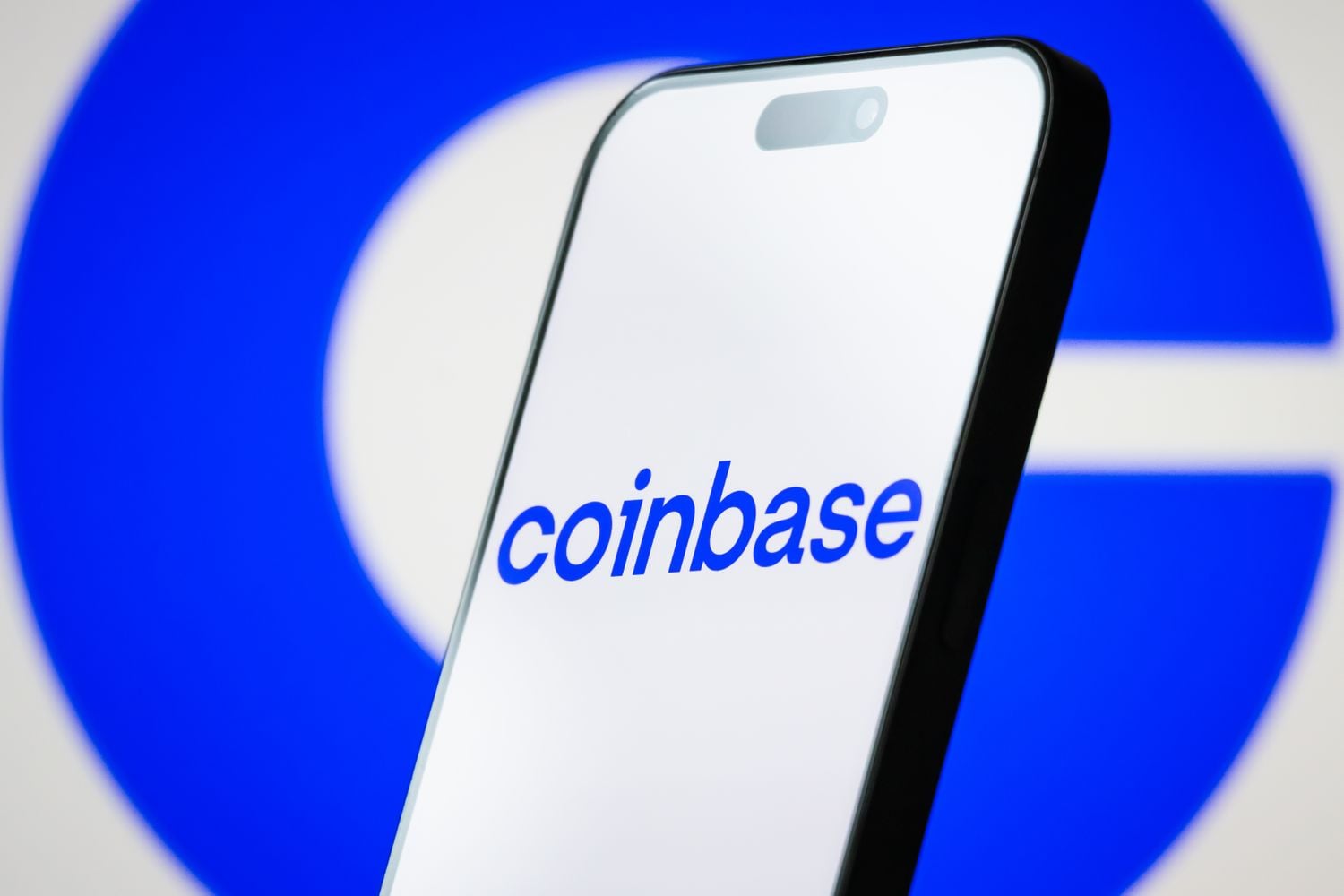 Coinbase Could Drop Support for CLARITY Act Over Stablecoin Reward Restrictions
