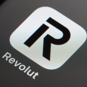 Revolut Introduces 1:1 USD-to-Stablecoin Swaps as Fintechs Embrace Crypto