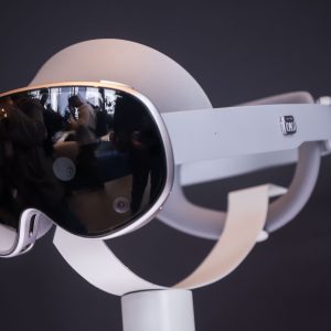 Samsung Galaxy XR vs Apple Vision Pro: Comparing specs and price